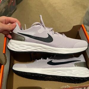 Nike Women's Light Purple Athletic Shoes